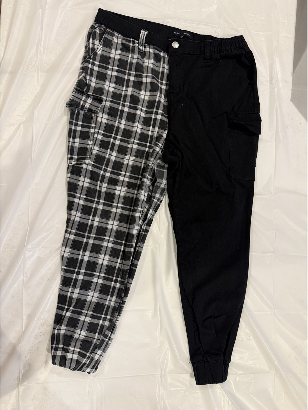 Womens black and plaid split cargo jogger pants size 1X cotton, spandex unique